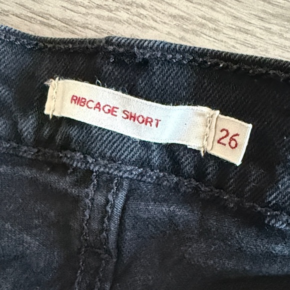 Levi’s ribcage Women's Black Denim Shorts - Picture 4 of 5